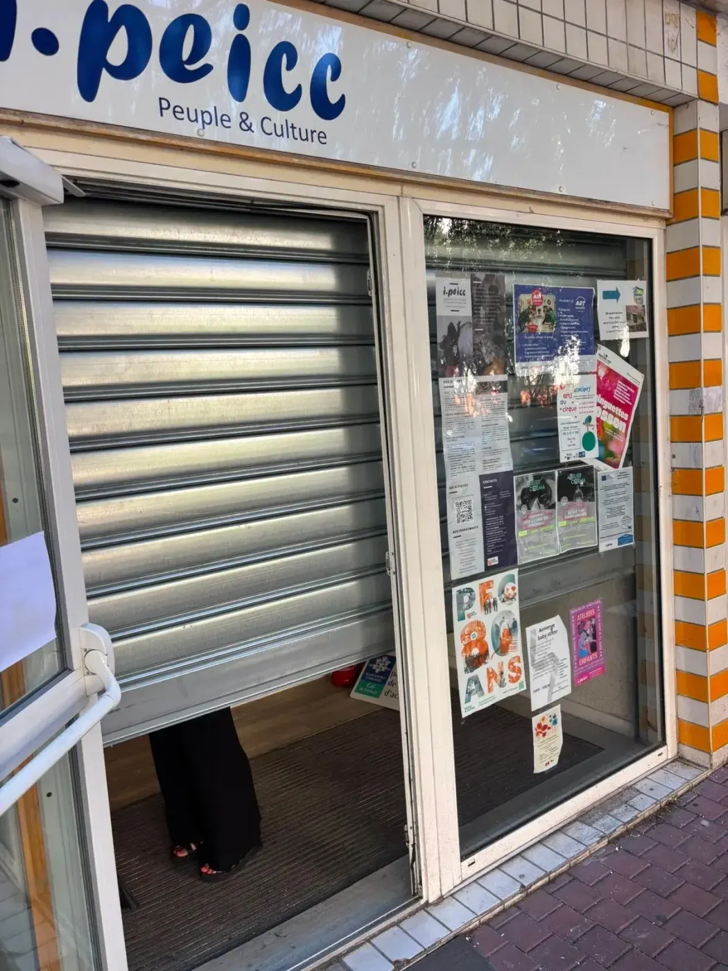 Déblocage de rideau métallique bloqué à Marseille 2 Déblocage de rideau métallique bloqué à Marseille 2